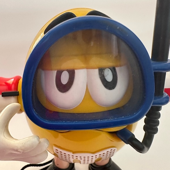 Diving M&M Character Toy - Yellow and Black - Picture 4 of 6
